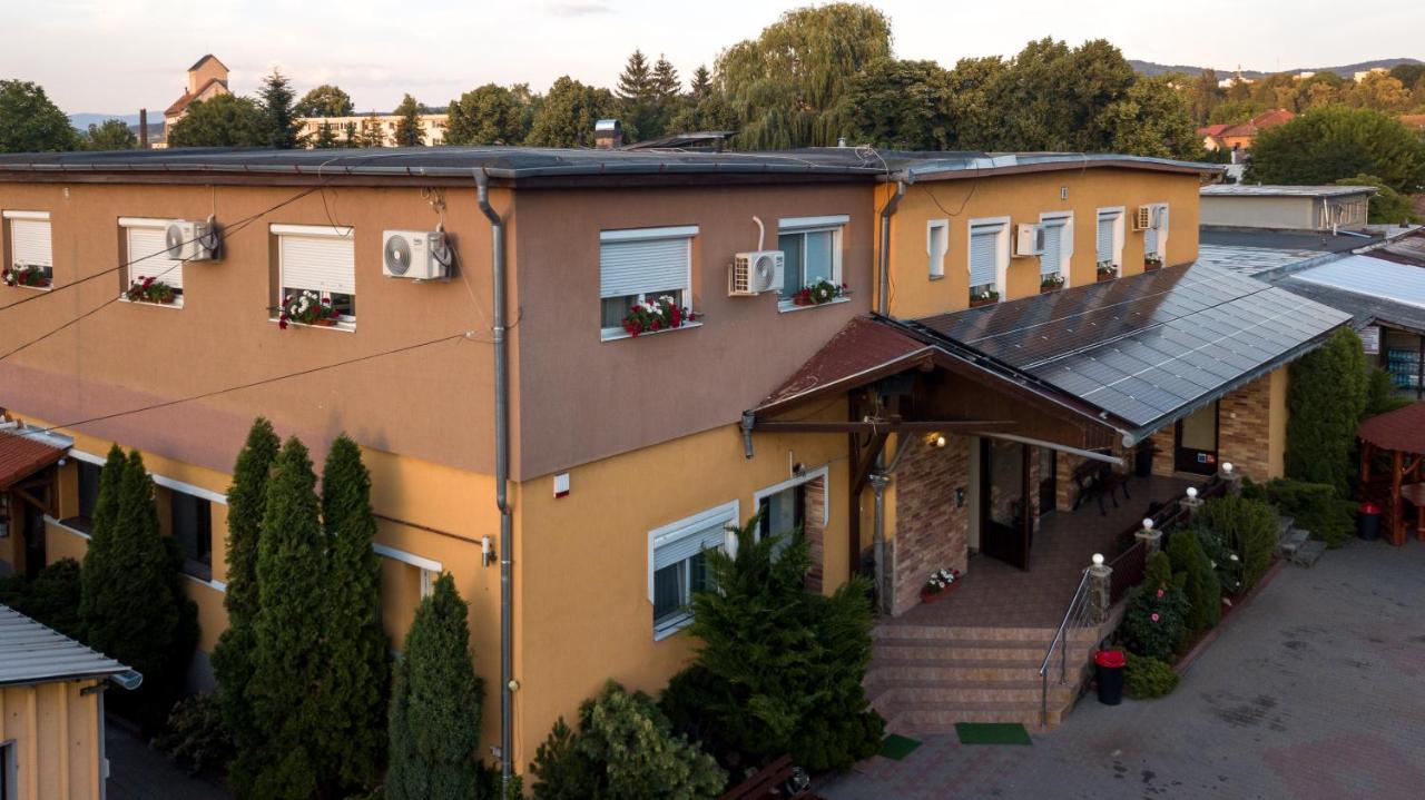 Hotel Tranzit Odorheiu Secuiesc Bagian luar foto